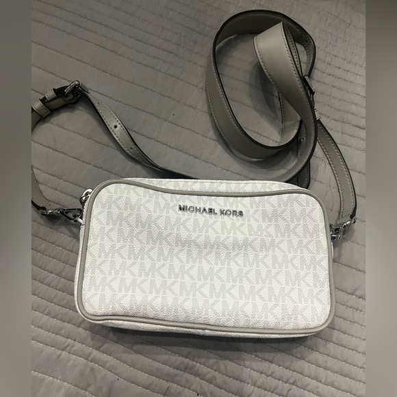 Michael Kors Connie camera bag. White and gray. - Picture 1 of 5